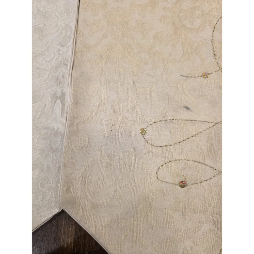 🔥2005 Avon ⭐️Table Runner⚜️ Damask 🎄Gold Tassel⚜️Beige Ivory 🎁 Light Stains 3